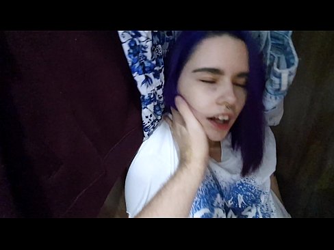 ❤️ 在衣柜里发现我的妹妹并帮助她射精 ☑ Just porn❤